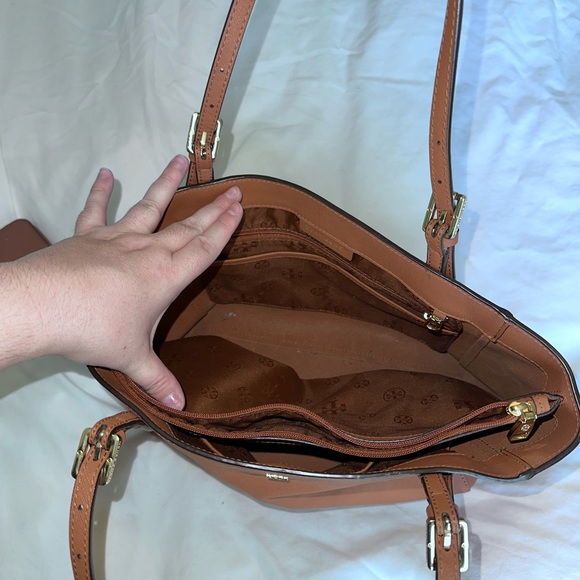 Tory Burch - Robinson Tote and Robinson Continental Zip Wallet - Picture 6 of 12